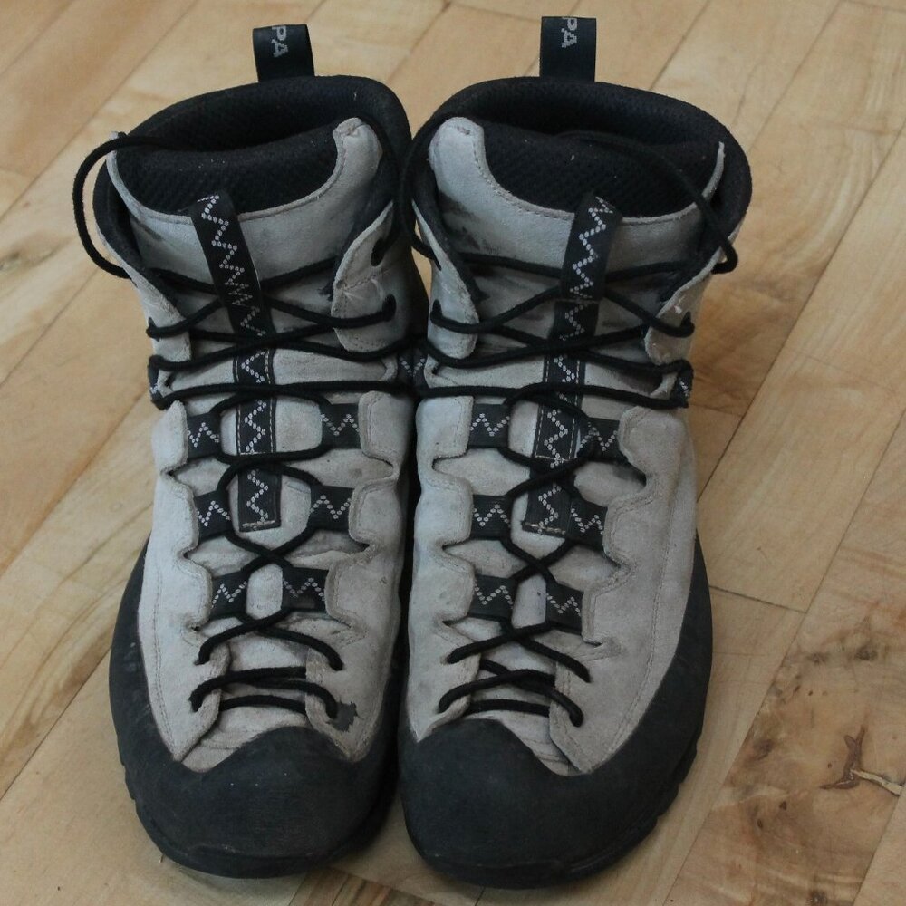 Men's Scarpa Hiking Boots Size 9